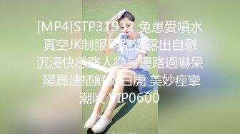 地铁站一路尾随终于拍到了黑丝女神的神秘花园没想到是个大黑B