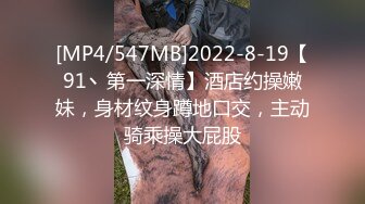 诱人的风骚少妇黑丝露脸让小哥在厨房里草，深喉口交大鸡巴，让小哥按在窗边爆草抽插，干的好深浪叫呻吟不止