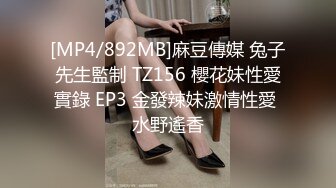 商场女厕近距离偷窥黄衣美女的小黑鲍