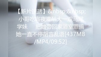 迷人的女孩想被狠狠地操一顿，为了新鲜事她什么都愿意做