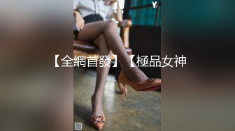 OnlyFans 玩偶姐姐  潜入房间发现她在看书1