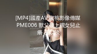 固定全景脸逼同框，服装城女厕偸拍多位少女少妇方便，红衣皮靴女蹲下后穴门大开属实有点想入非非了1