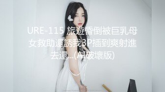 有肉又骚的妹子清凉白色内衣都被奶子撑爆了坚挺乳头聊骚就起性了摸逼大秀勾引狼友来啊玩我奶子操我逼