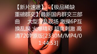 饥渴男友拉过熟睡中的女友 无套暴力插入嫩穴 快速抽插起来 狗狗一旁观战 旺旺直叫 难道想参战 高清720P版