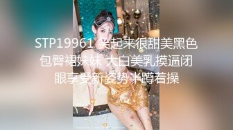 两个漂亮白嫩性感美女，争抢黑人的大屌，翘屁股轮流插无毛骚B