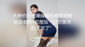 美女主播亲自示范黄瓜除了吃还可以用