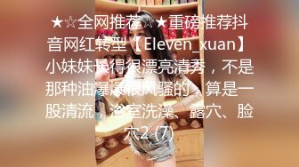 9-18染哥专攻良家 和朋友一起3P戴眼镜小妹，妹子真骚啊，来者不拒