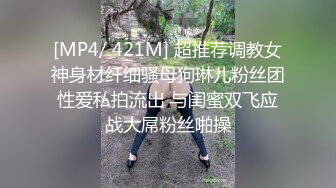 骚妈带着女儿一起直播大秀，露脸换上性感的黑丝漏奶情趣装刺激狼友