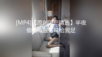 公司的熟女会计和两个老板在酒店开房玩3P