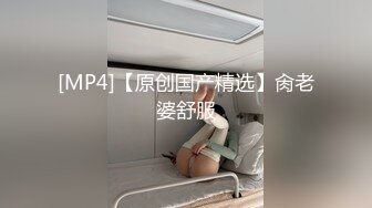 【乱伦亲妈】妈妈每天打扮的风骚去见野男人，看见她穿着丝袜在打扮我没忍住从后入了她