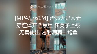 漂亮美乳美女 逼毛浓密乌黑 大白奶子 操的香汗淋漓配合这骚表情超级诱惑