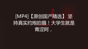 女友精致装扮给我肉丝足交，鸡巴一下硬起来了直接把她按在床上猛艹内射