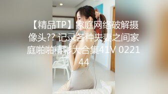 高颜值妈妈陪儿子来逛超市，儿子在外面玩耍，我跟随妈妈进去拍美穴，刚剃的阴毛长了出来，完美的鲍鱼，加上颜值，能舔一晚上！ (2)