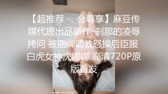 肉丝轻熟女 床上就是你的骚母狗 妈妈的骚逼深不深 骚话不停 骚逼猛抠 超大假鸡吧猛插 白浆四溢