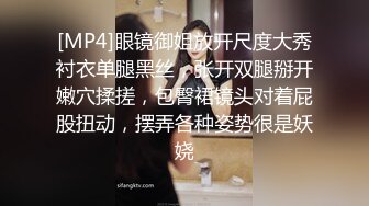 情侣主奴黑丝情趣装诱惑，两女一男调教啪啪激情，八爪椅穿哥假鸡巴爆草，口交大鸡巴舔逼，黑丝高跟踩踏刺激