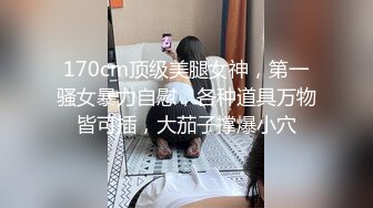 极品小少妇黑丝露脸长得很媚勾人啊，拎着奶头诱惑狼友互动撩骚，掰开逼逼自慰道具抽插呻吟，看着好骚啊刺激