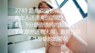 後入爆艹黃毛女友，拍打屁股騎馬，妹子回眸壹笑很驚人