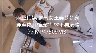 [MP4/ 988M] 小伙酒店约操超甜学生兼职妹，文静美女，美腿黑丝细腰，忍不住吸吮奶子，主动骑乘扶着JB插入