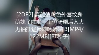 超高颜值学生妹，活力美少女，掏出美乳揉捏，翘起美腿拨开内裤，手指扣穴水声