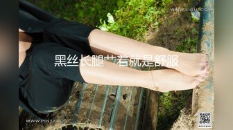 长发兔牙妹子高挑妹子，露脸道具自慰骑乘女上位插穴，表情享受