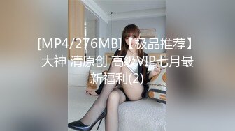 极品尤物气质网红女神，大红唇包臀裙黑丝袜，拨开丁字裤拍打肥臀，假屌骑乘大量喷水，扩阴器道具香蕉轮番上阵