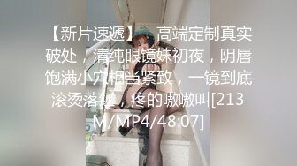 乖巧甜美型小美眉，酒店舔大粗棒吃睾丸，吃得好入味，躺在床上猛男抬起小美腿一顿狂草，十分厉害！