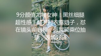 网红脸吊带裙小姐姐 去KTV玩在楼下被抄底穿着微透白内，侧面露毛估计之前刮过毛新长出来的毛从内裤正面顶出来了