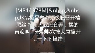 公园女厕偶遇漂亮的网红小姐姐 人美B更美