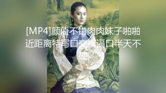 YC商场表情孤傲镂空裙小骚妹夹进腚沟灰色内被淫液泡花了