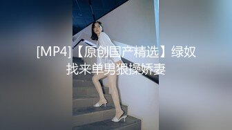 科技园女厕穿大红内裤闷骚型小俏妹,微微张开的两片嫩唇有点发涩