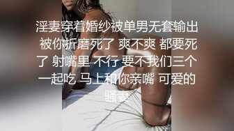 漂亮美女 牛仔裤开破洞 撅着屁屁被大鸡吧无套爆菊花 这么粉嫩的无毛鲍鱼都操腻了 内射