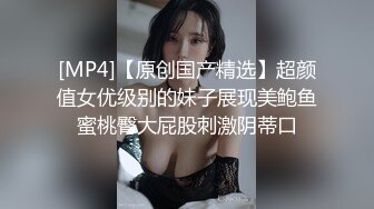 瑜伽垫上後入顶级美臀眼镜少妇,蜜桃臀边打边插,每壹下都顶进最深处