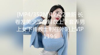 潇洒气质JK装白丝小美女娇小玲珑身材很让人有狠狠操她的欲望，美腿美脚挑逗鸡巴销魂满足啪啪操穴