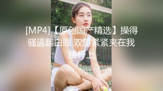 新来的美女模特全程露脸深夜撩骚互动狼友，揉奶玩逼勾搭大哥，让大哥抠逼揉奶