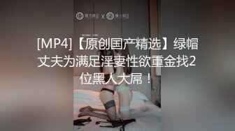 背着老公偷情的小骚逼找刺激，被大鸡巴干着给她老公打电话真骚，在大哥的各种姿势高速抽插下浪荡呻吟不止