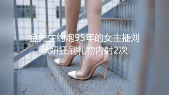 足疗店勾搭上的170CM极品女技师，约出来开房操逼，扎起头发舔JB，专业的就是不一样，抱着大屁股爆插骚穴，操的美女舒服了