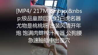 商场女厕全景偷拍骚气少妇抽着烟撒着尿 霸气肉穴肥嘟嘟小肚子!