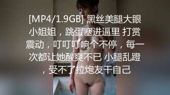 两个骚女露脸在一起比男人玩的都嗨，丝袜情趣制服诱惑