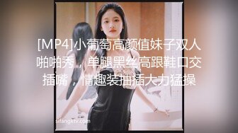 女友自慰，骚的不行