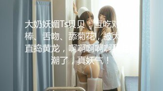 [MP4/ 326M] 熟女妈妈 精神小伙和妈妈边操边缠绵互吻 趴在妈妈丰腴的身上大力抽插 只听啪啪作响