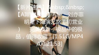 大学女厕TP黑白方格连衣裙眼镜长发漂亮的学妹