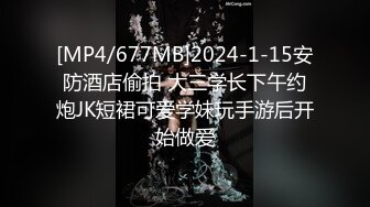 有心总会发现一些有趣的，酒店楼下碰见一位少妇怀着孕上厕所，小穴干净，来大姨妈也不影响观看，不知为啥用手拍打阴蒂？