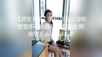 2019最新流出酒店大圆红床拔完火罐的小哥和漂亮女友一边看鬼片一边啪啪