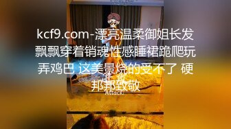 熟女妈妈 我坐在上面干一炮好不好 啊啊 舒服爽宝贝 妈妈看到儿子的大鸡吧笑的多开心 迫不及待坐上去插入自己骚逼