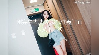 夜总会女厕偷拍爱玩手机的，美女好想尝尝你的小嫩鲍