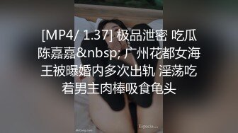 眼镜御姐露脸全裸自慰，黑网袜吊钟奶，再换上连体肉丝带乳夹铃铛女仆装