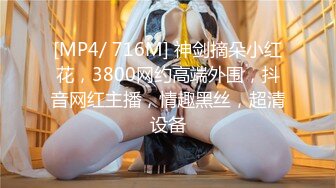 古铜色东方小美女和东欧白嫩美女一起玩3P同时玩大肉棒阴道插着吃逼摸胸玩的就是心跳刺激