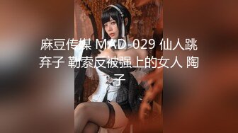 TWTP 公园女厕全景偷拍多位极品美女嘘嘘⭐有个美女露奶头 (2)