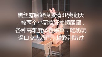 [MP4/ 585M]&nbsp;&nbsp;完美露脸小夫妻，直播赚钱，女上位边看聊天边做爱，传教士啪啪，紧要关头抽出来颜射一脸